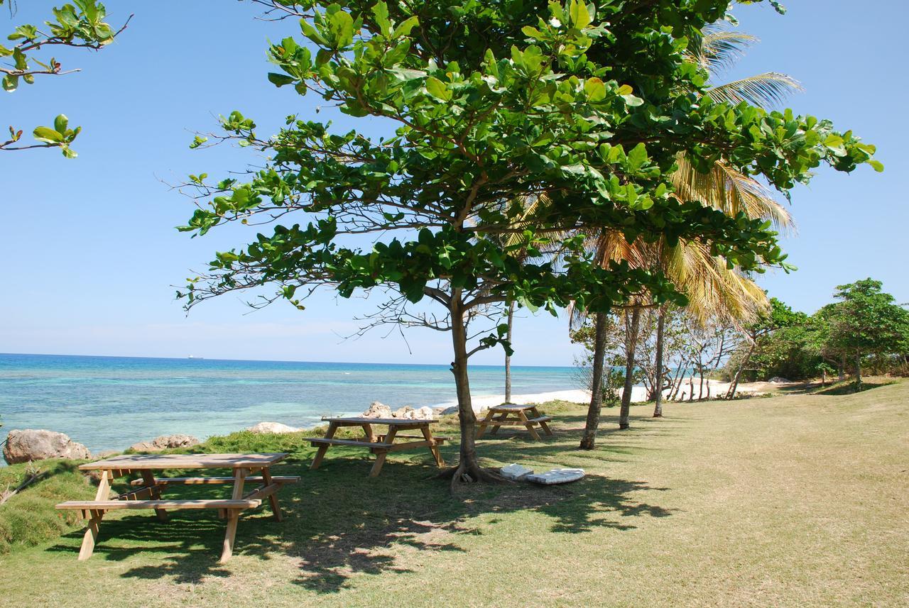 Luxury Villa sleeps 6, Beach Access, Montego Bay Exterior foto